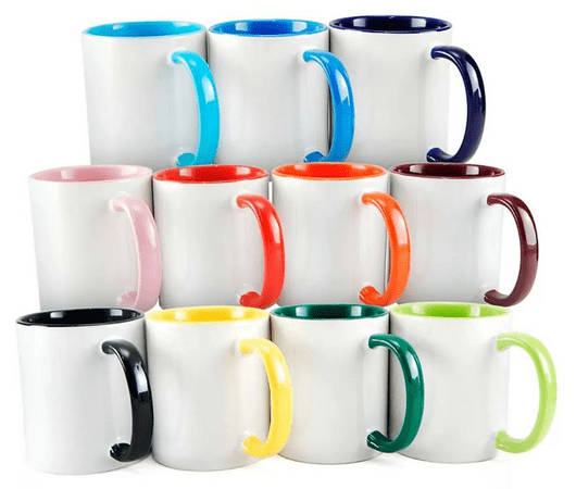 Canecas de porcelana brancas com alça e interior coloridos
